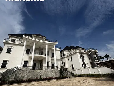 10 Bedroom Mansion with Swimming Pool