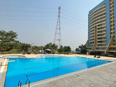 Waterfront 3-Bedroom Luxury Apartment Upstairs