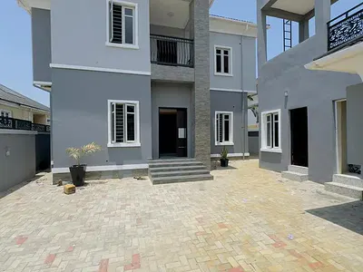 Architecturally Structured 4 Bedroom Duplex with a Studio BQ