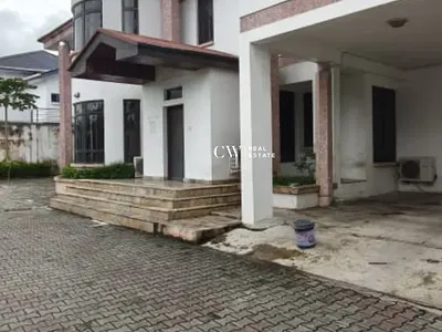 6 Bedroom Mansion