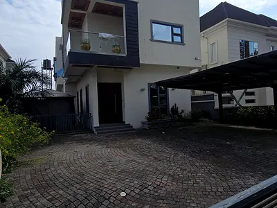 Newly Built 5 Bedroom House with BQ