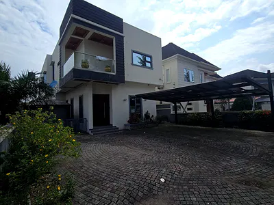 Newly Built 5 Bedroom House with BQ