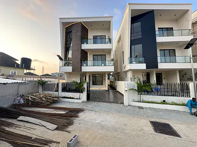 5 Bedroom Fully Detached Duplex with Pool