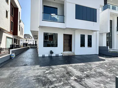 5 Bedroom Detached House