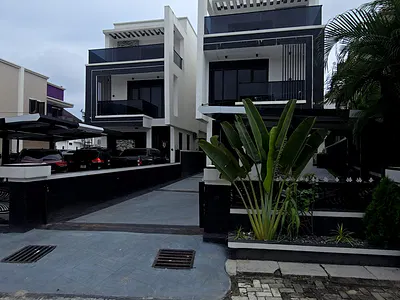 Newly Built 5 Bedroom House
