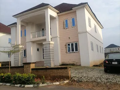 5 Bedroom Fully Detached Duplex on 600SQMS of Land.