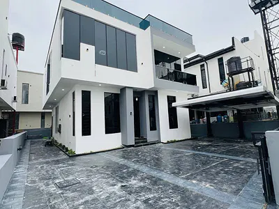 Luxury 5 Bedroom Fully Detached House with Modern Finishing.