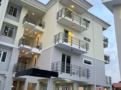 Fantastic 2-Bedroom Apartment (Upstairs)