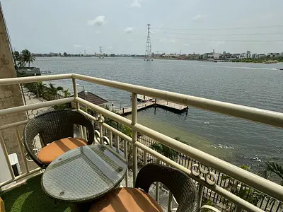 Lovely 3 Bedroom Waterfront Apartment Available
