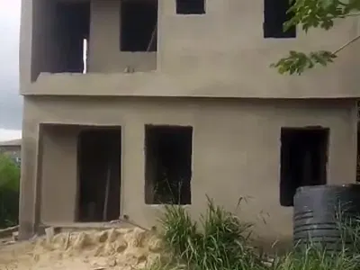 A Newly Built 8 Bedroom One Storey Building