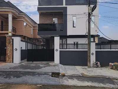 Luxury 5 Bedroom Detached Duplex
