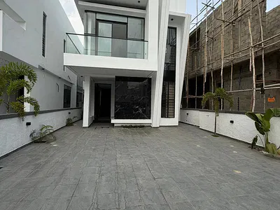 Luxury 5 Bedroom Fully Detached Duplex