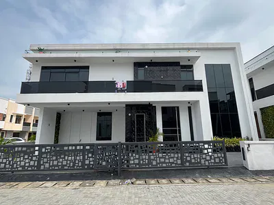 Luxurious 5bedroom Spacious Detached Smart House with BQ, Cinema & Pool