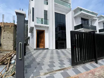 Luxury 6 Bedroom Fully Detached Duplex