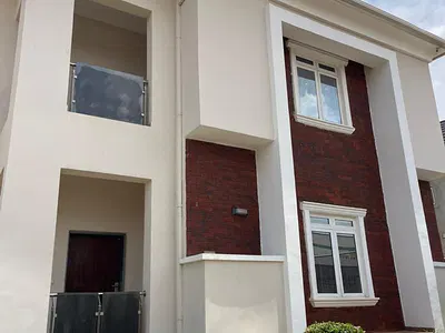 5bedroom Semi Detached with BQ