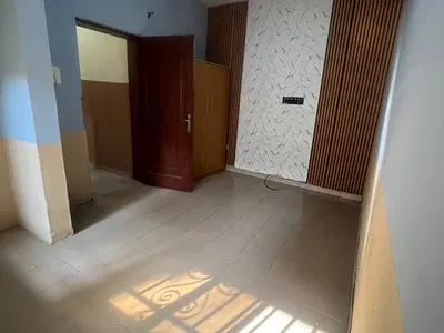 Well Maintained Room Self Contain in a Secured Neighborhood