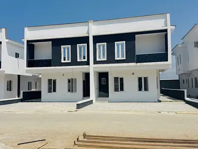 4 Bedroom Semi Detached Duplex + Family Lounge