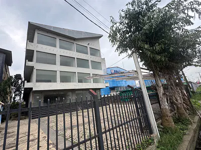 A Premium Shopping/Office Plaza
