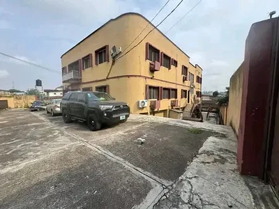 1300 Square Meters with to Be Demolished 6 Unit of 3 Bedrooms Flat