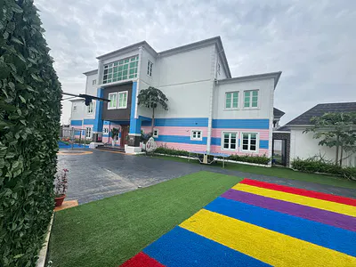 Well Maintained Luxury 11 Bedroom Mansion on a Major Road
