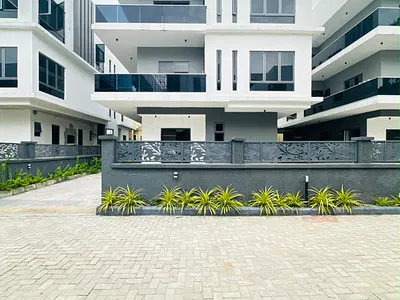 *elegantly Carved 6 Bedroom Detached Duplex with BQ, Swimming Pool