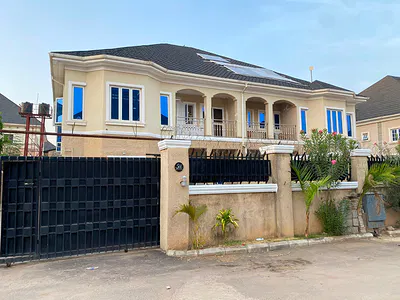 Luxury 5 Bedroom Semi Detached House with BQ