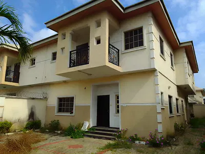 Well Fitted 4 Bed Semi Detached Duplex