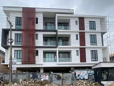 A Highly Desirable 2 Bedroom Apartment with Pool, Elevator Concierge