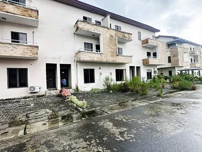 A Lovely 4 Bedroom Terraced Duplex with BQ