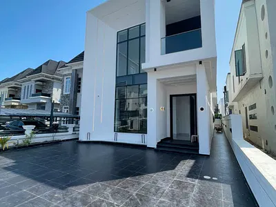 Luxury 5 Bedroom Fully Detached Duplex