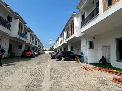 Modern 4 Bedroom Terrace. Duple (Furnished or Unfurnished)