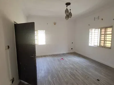 Nice and Spacious 1 Bedroom Apartment, Downstairs