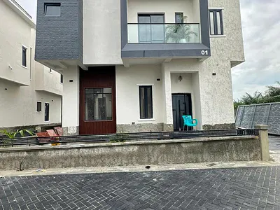 4bed 4bath2cars Fully Detached Duplex