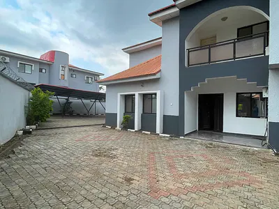 Massive 6bedroom Fully Detached Duplex with 2room BQ