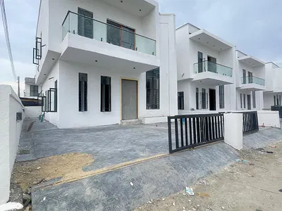 Fully Detached Duplex with TV Console