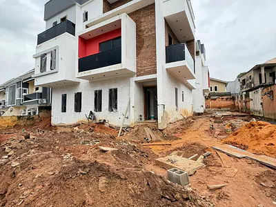 Spaciously Built 5 Bedrooms Duplex House with Swimming Pool and BQ