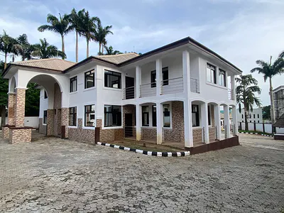 6 Bedroom Fully Detached Duplex