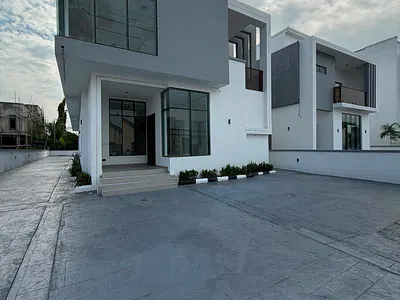 Luxury 5 Bedroom Detached Duplex with a Room BQ
