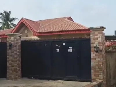 4 Bedrooms Detached Bungalow