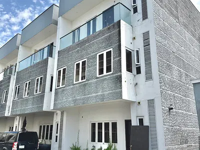 Fully Service 4 Bedroom Terrace Duplex