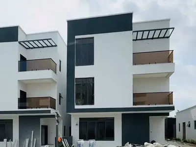 Newly Built 5 Bedroom Detached Duplex with BQ