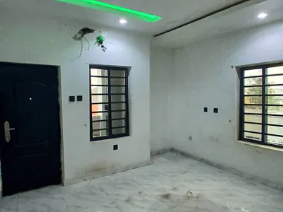 Clean and Very Spacious 2 Bedroom (Upstairs) All Rooms En-Suite