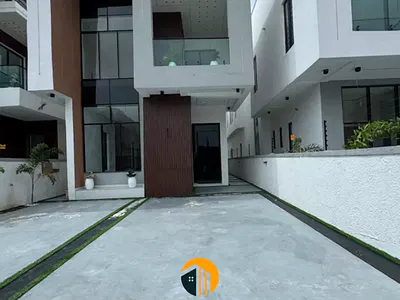 5 Bedroom Detached Duplex