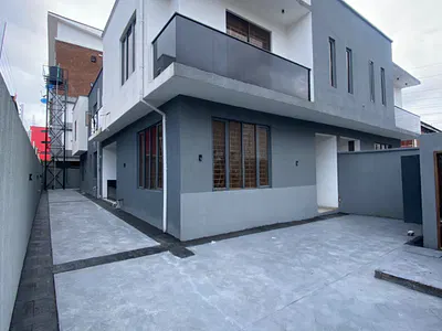 Beautiful 4 Bedroom Semi Detached with BQ
