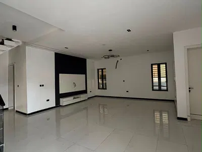 5 Bedroom Fully Detached Duplex