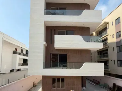 Luxury 3 Bedroom Maisonette with a Room BQ