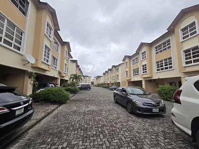 5 Bedroom Corner Piece Terrace with a Room BQ