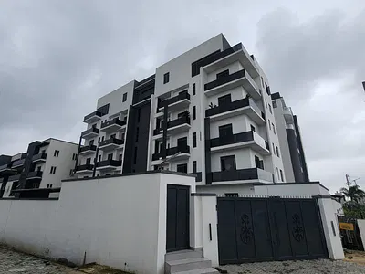 Luxury 2 Bedroom Apartment + Elevator, Gym, Pool