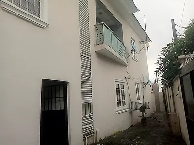 A Neatly and Massively Built 3 Bedroom Flat