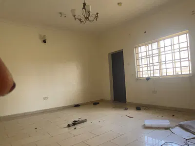 Very Massive Spacious 3 Bedroom Flat with BQ